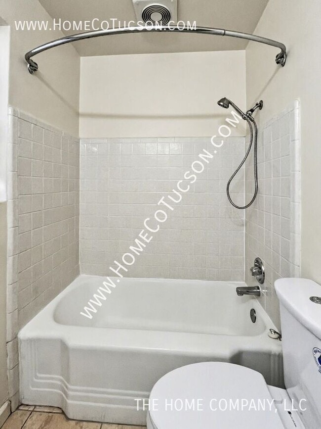 Building Photo - 2607 E Beverly Dr