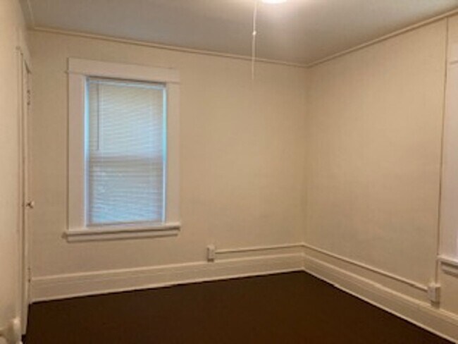 Building Photo - 86-88-88 Baycliff Dr