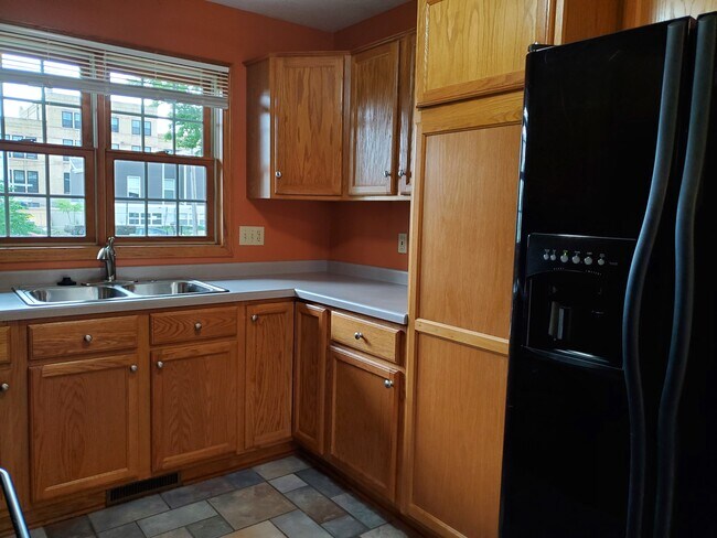 Building Photo - 1519 Portland Ave S