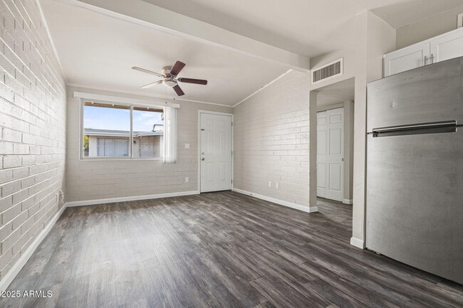 Building Photo - 221 5th Ave E