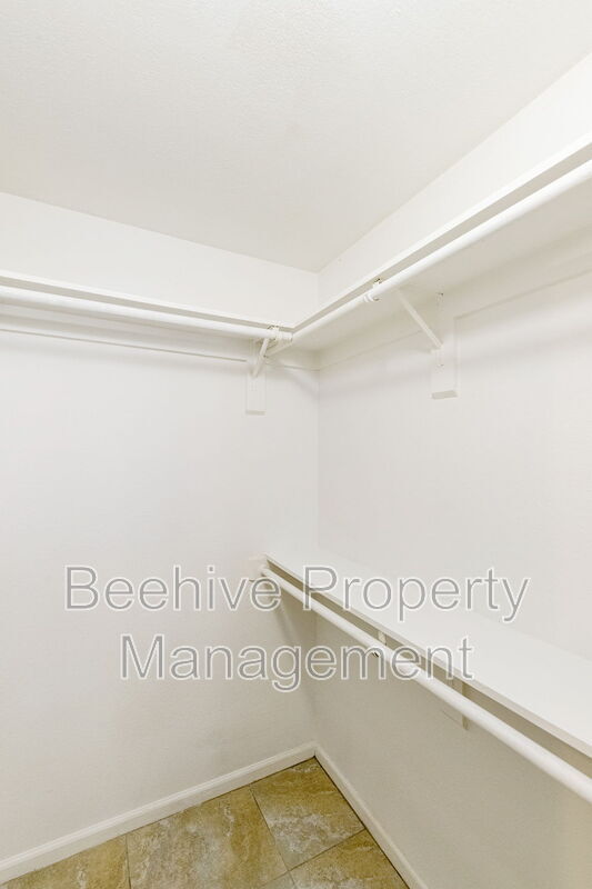 Building Photo - 629 N Mesa Dr