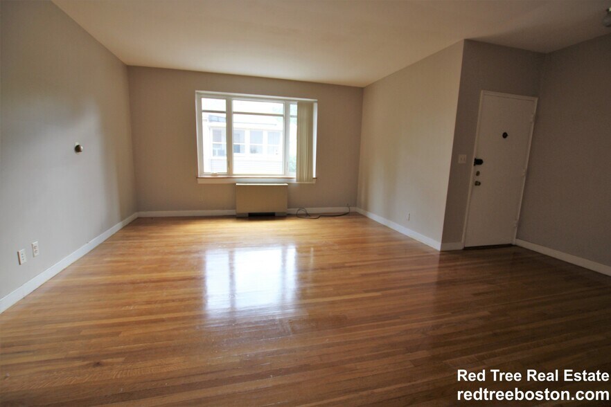 Building Photo - 573 Washington St