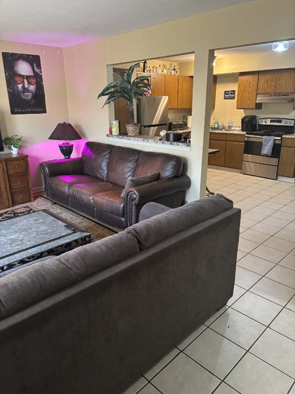 Building Photo - 1527 Whitehall Blvd