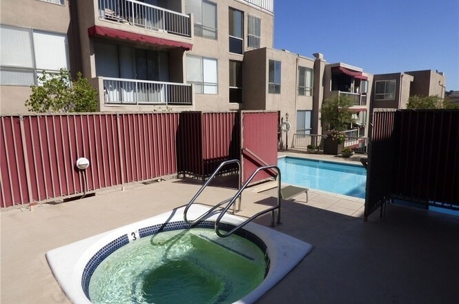 Building Photo - 1745 Camino Palmero St
