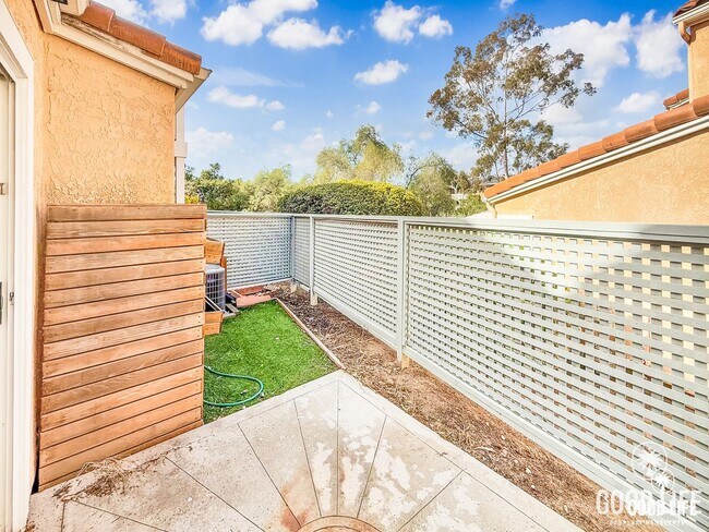 Building Photo - Great 3B/2BA Townhome in Oceanside!