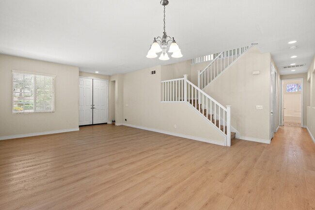 Building Photo - Ideal for Large Families – 6BR/4BA Eastval...