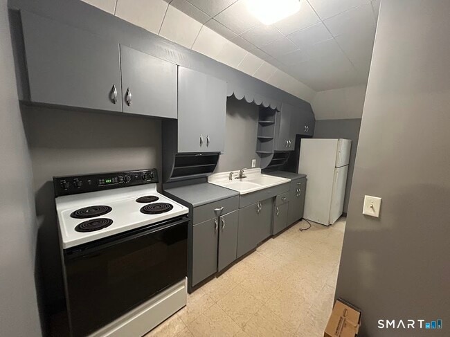 Building Photo - 108 Maplewood Ave