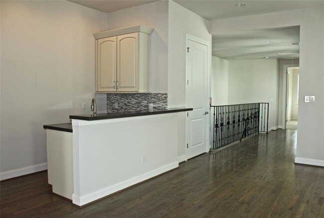 Building Photo - 3717 Newhouse St