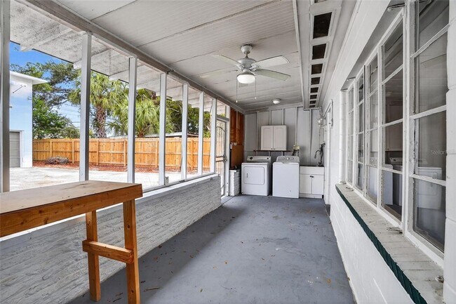 Building Photo - 755 Alamanda Way S