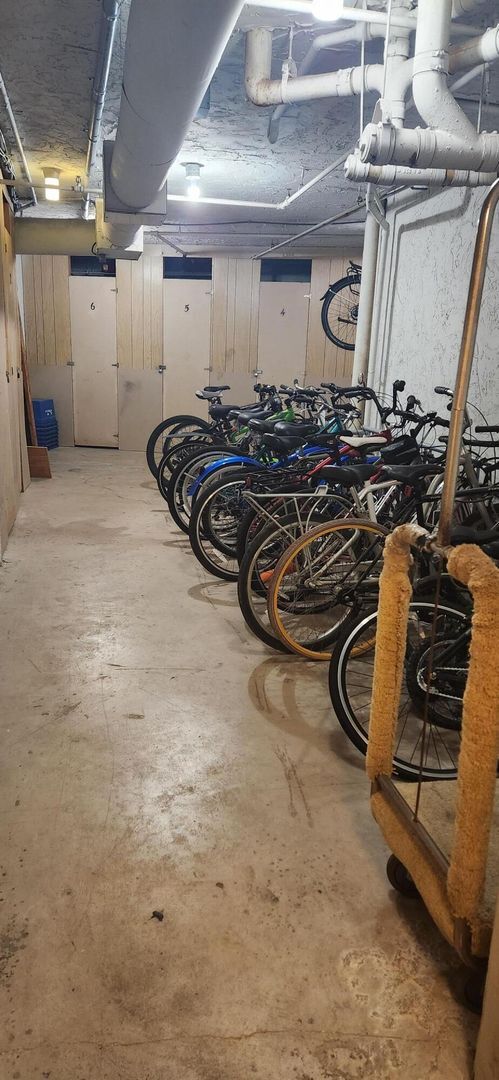 Building Photo - 3507 Oaks Way