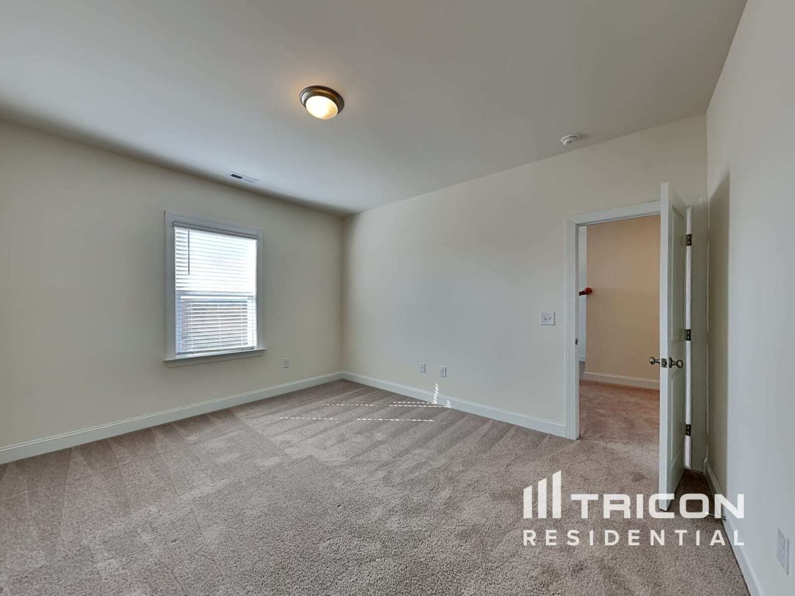 Building Photo - 402 Porterfield Dr