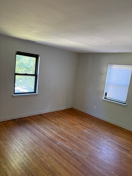 Building Photo - 11 Brownell Cir