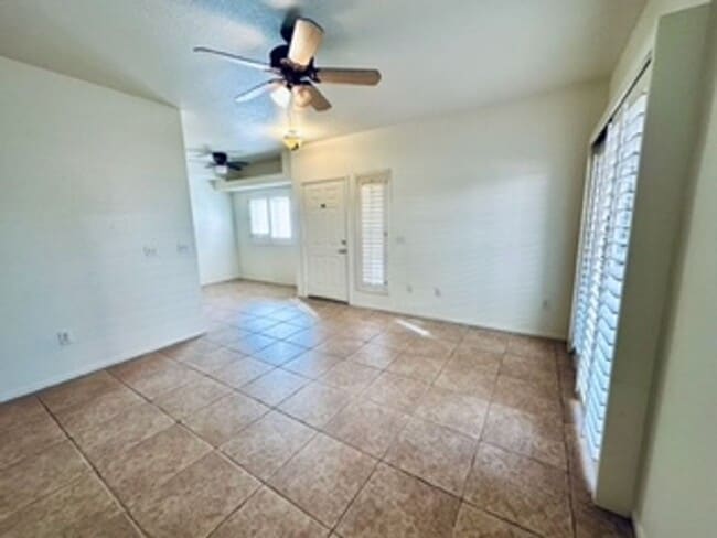 Building Photo - Cozy 1st-floor condo unit with 2 bedrooms and 2 bathrooms. Located in a guard-gated community in ...