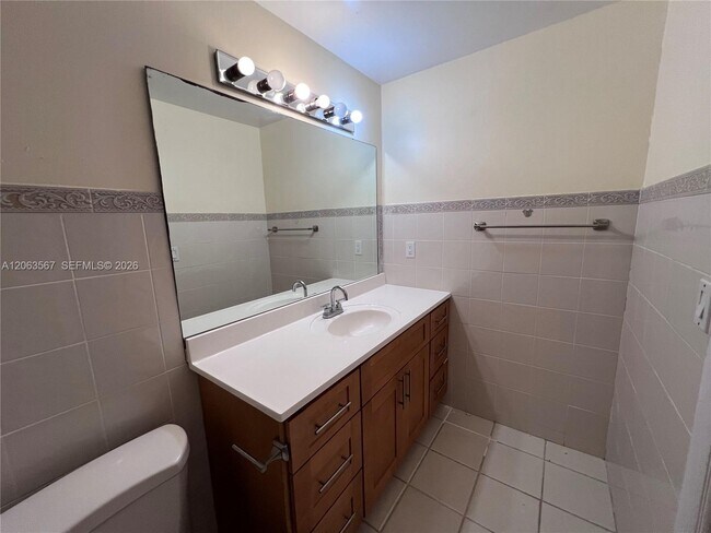 Building Photo - 2750 N 34th Ave