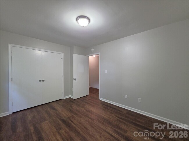 Building Photo - 268 Southcircle Dr NW