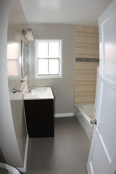 Building Photo - 12208 Burl