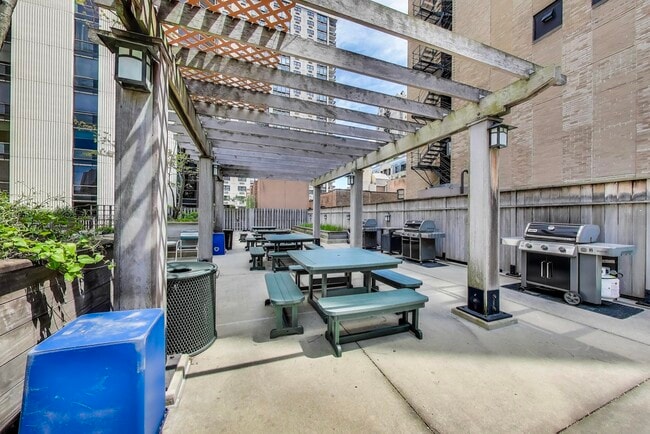 Building Photo - 1310 N Ritchie Ct