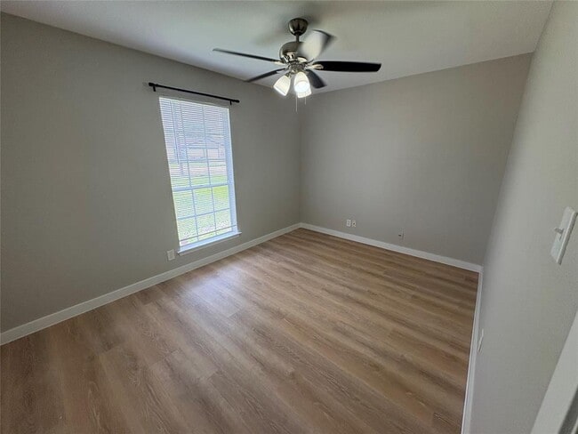 Building Photo - 817 Cactus Dr