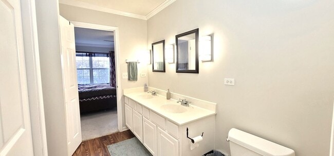 Building Photo - 10520 Wakefield Ln