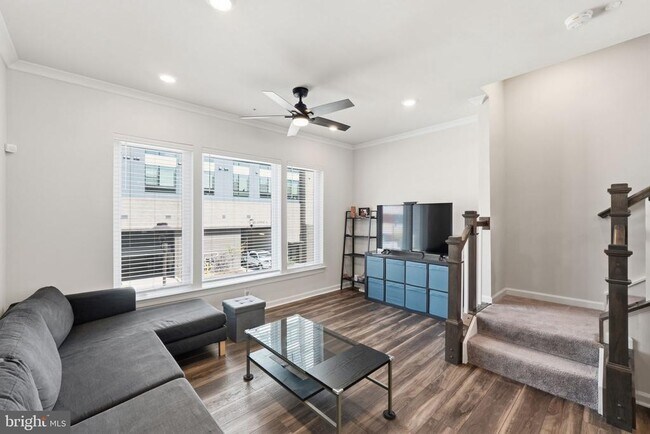 Building Photo - 16122 Columbus Ave