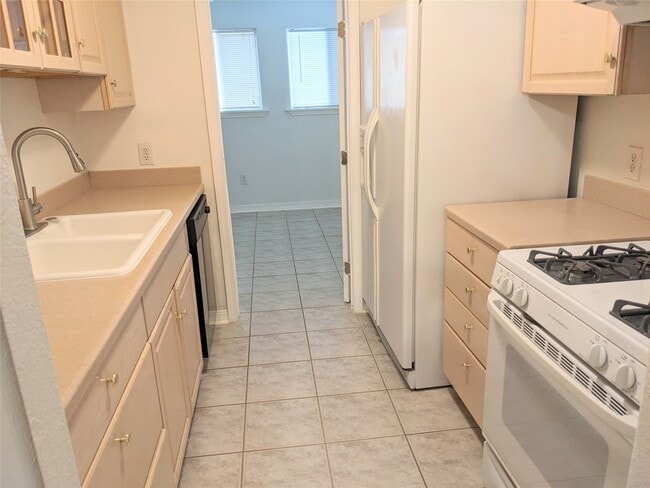 Building Photo - 1005 Rosepoint Dr