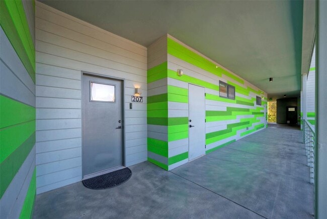 Building Photo - 4004 Banister Ln