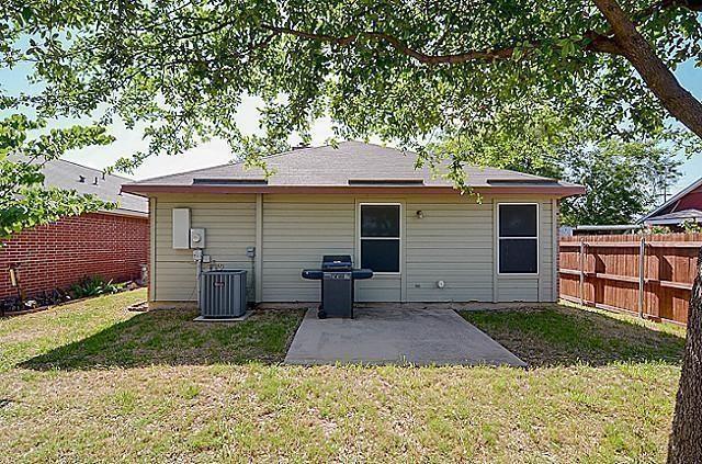 Building Photo - 3112 Fairfield Dr