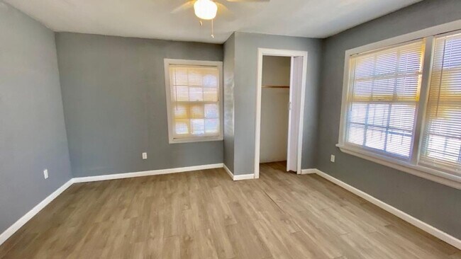 Building Photo - Handyman Special $99 Move in + Admin Fee /...