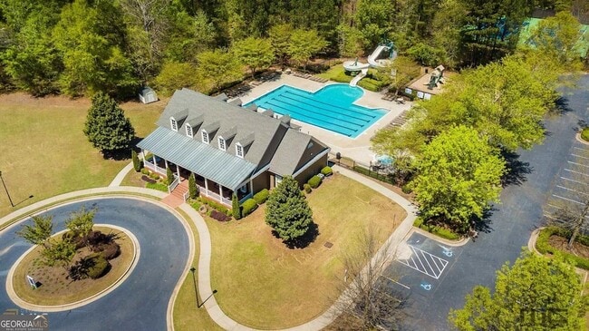 Building Photo - 345 Revolution Dr