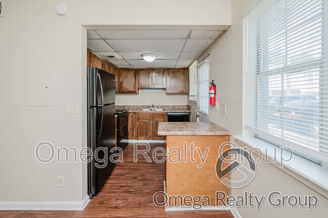 Building Photo - 600 S Broadway Ave