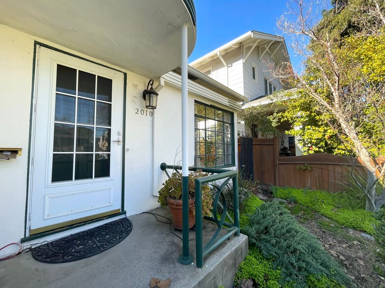 Building Photo - 2010 24th St