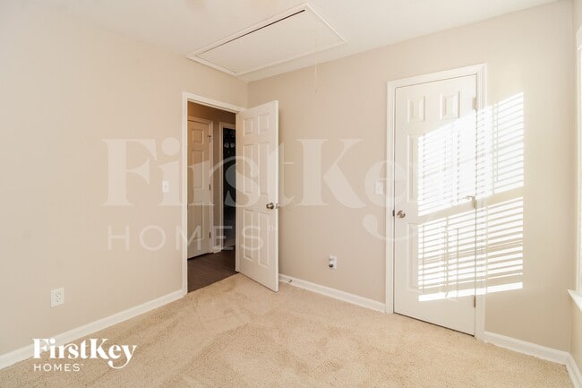 Building Photo - 4705 Meadowcroft Rd