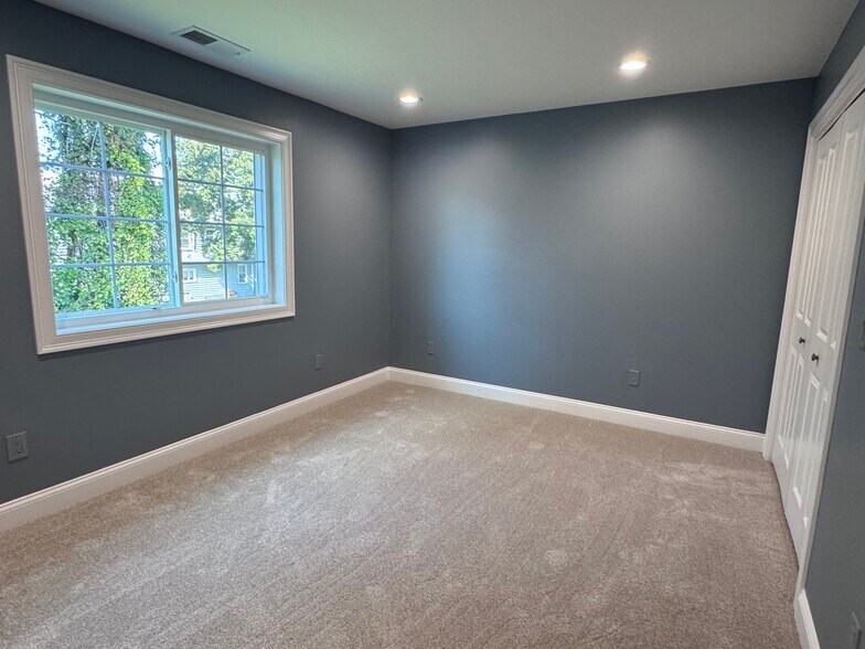 Building Photo - 21 Charles St