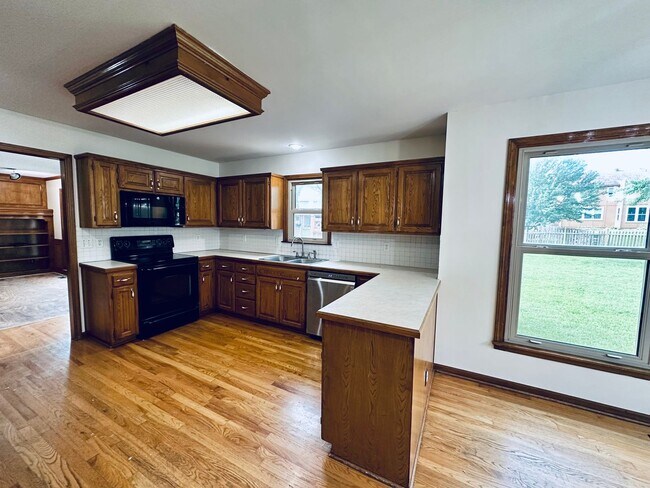 Building Photo - {15031} Charming Two Story Home + Huge, Fenced Yard + Cul de Sac