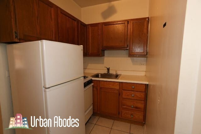 Building Photo - 515 W Melrose St