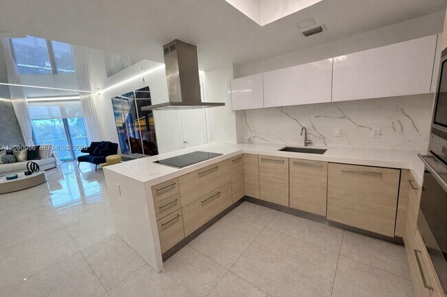 Building Photo - 17301 Biscayne Blvd