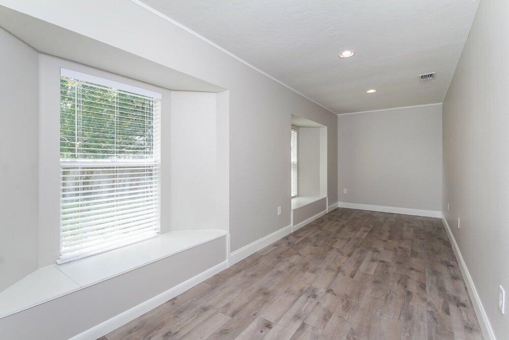 Building Photo - 4212 1st Ave NE