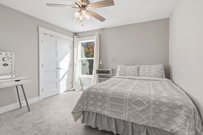 Building Photo - Stunning 6 Bed, 3 Bath Heritage Hills Home | 3-Car Garage | Walk-Out Basement