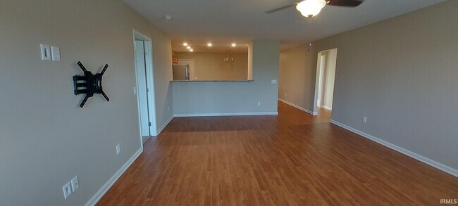 Building Photo - 13575 Crescent Ridge Dr