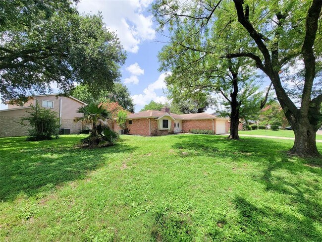 Building Photo - 8515 Riverside Walk Ln