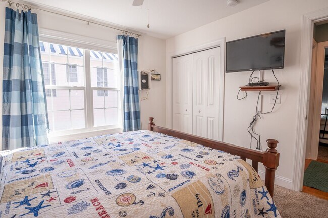 Building Photo - FURNISHED OFF-SEASON MONTHLY RENTAL