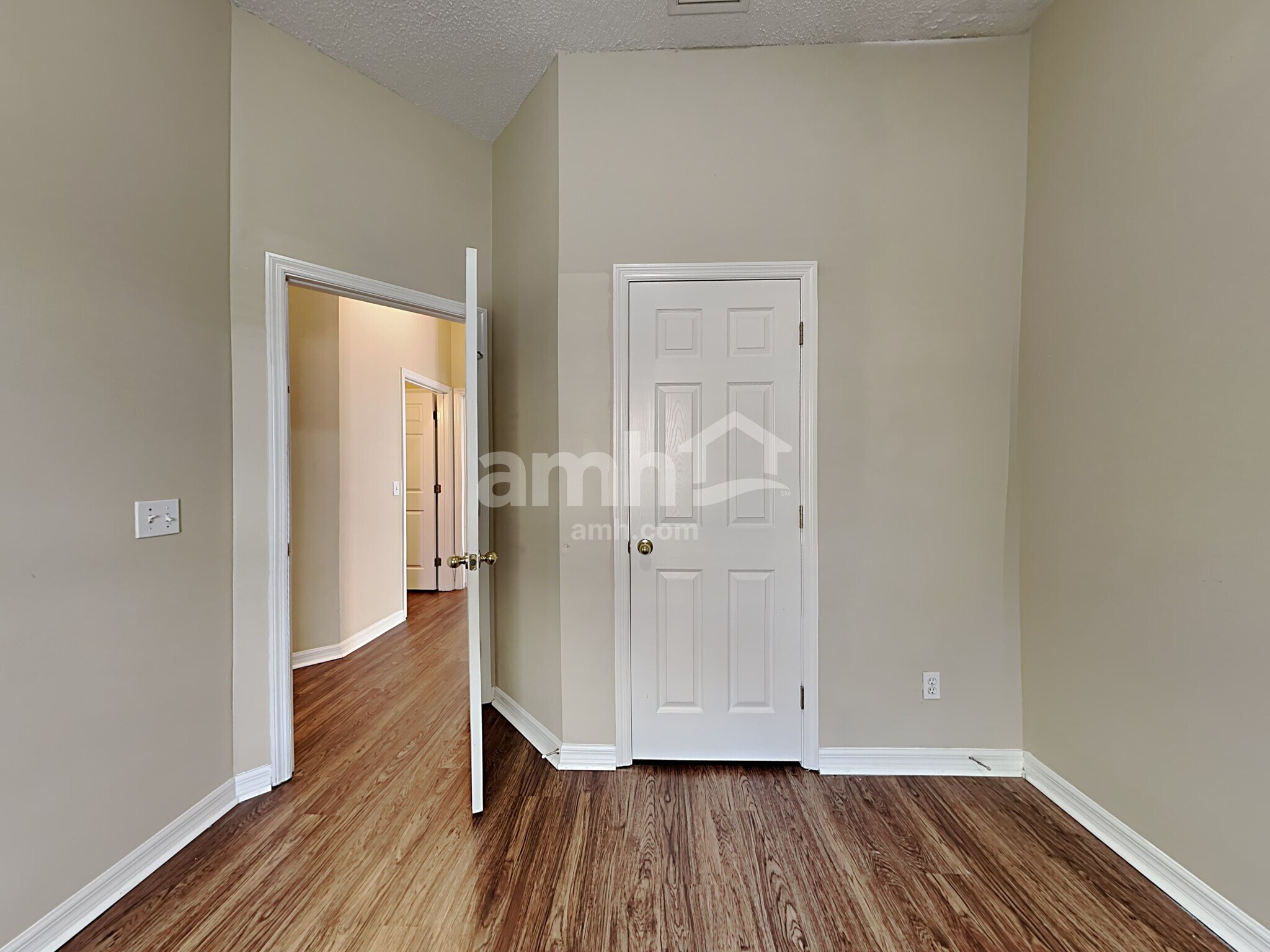 Building Photo - 554 Sedgewood Cir