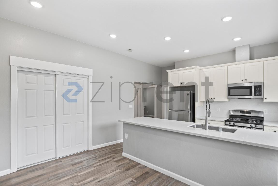 Building Photo - 1202 Adeline St