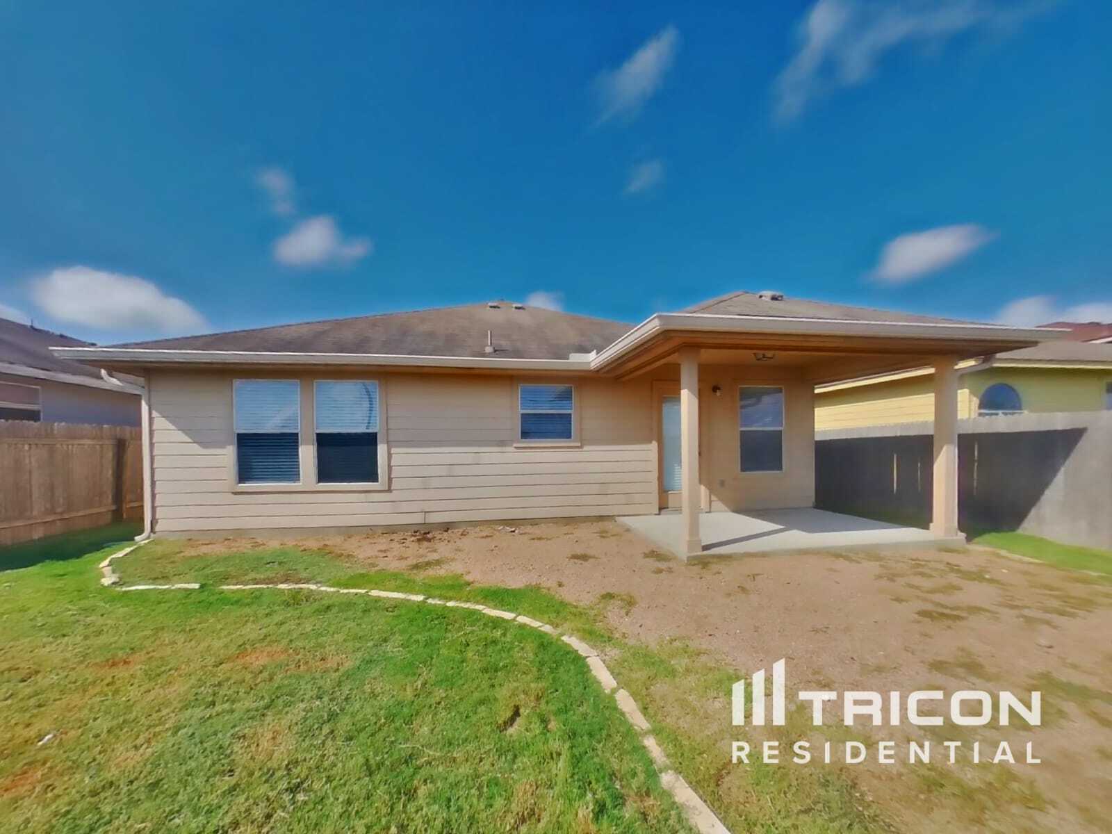 Building Photo - 332 Hummingbird Dr