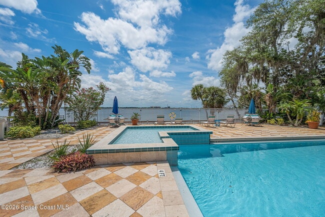 Building Photo - 225 S Tropical Trail