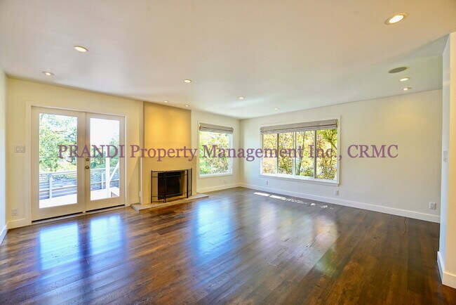 Building Photo - Stunning Seminary Gem, Modern Finishes & P...