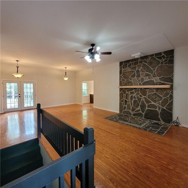Building Photo - 140 Byers St