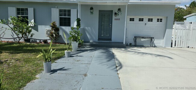 Building Photo - 1203 Chateau Park Dr