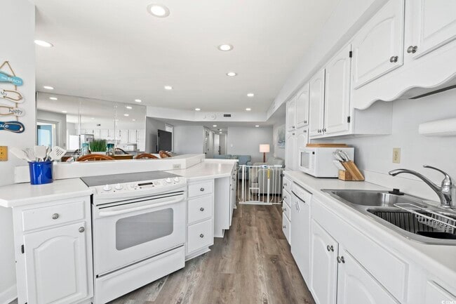 Building Photo - 5800 N Ocean Blvd