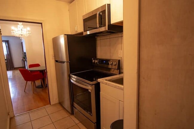 Building Photo - Office